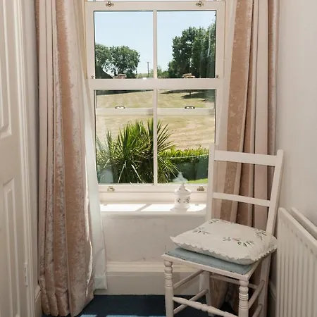 Grey Gables Bed & Breakfast 3*
